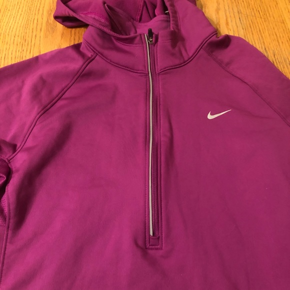 Nike sweatshirt-size medium. - Picture 2 of 5